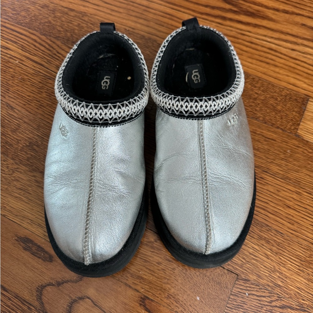 Ugg kids size 4 silver Tazz